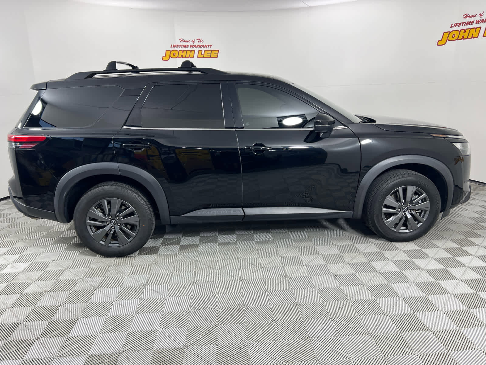 Used 2023 Nissan Pathfinder SV FWD image 6