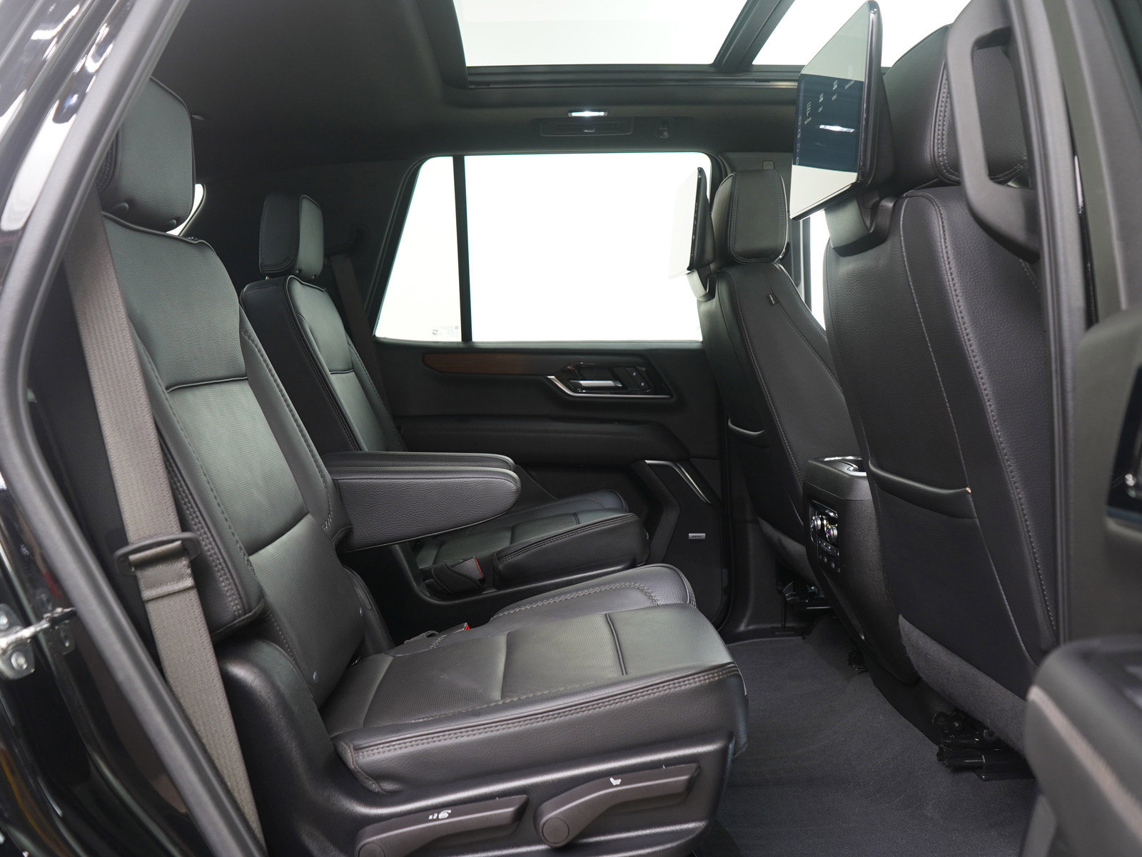 Used 2025 GMC Yukon Denali w/ Denali Reserve Package image 14