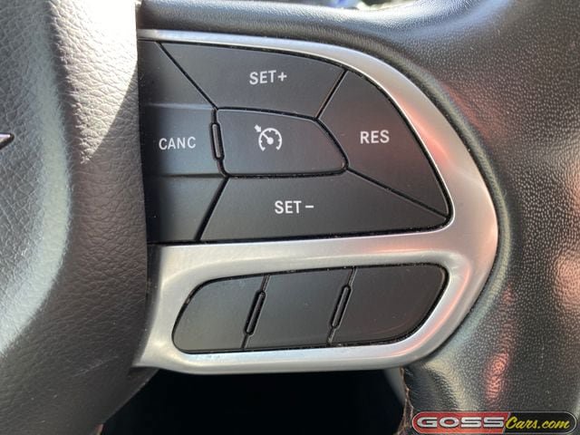 Used 2019 Chrysler Pacifica Touring-L FWD image 18