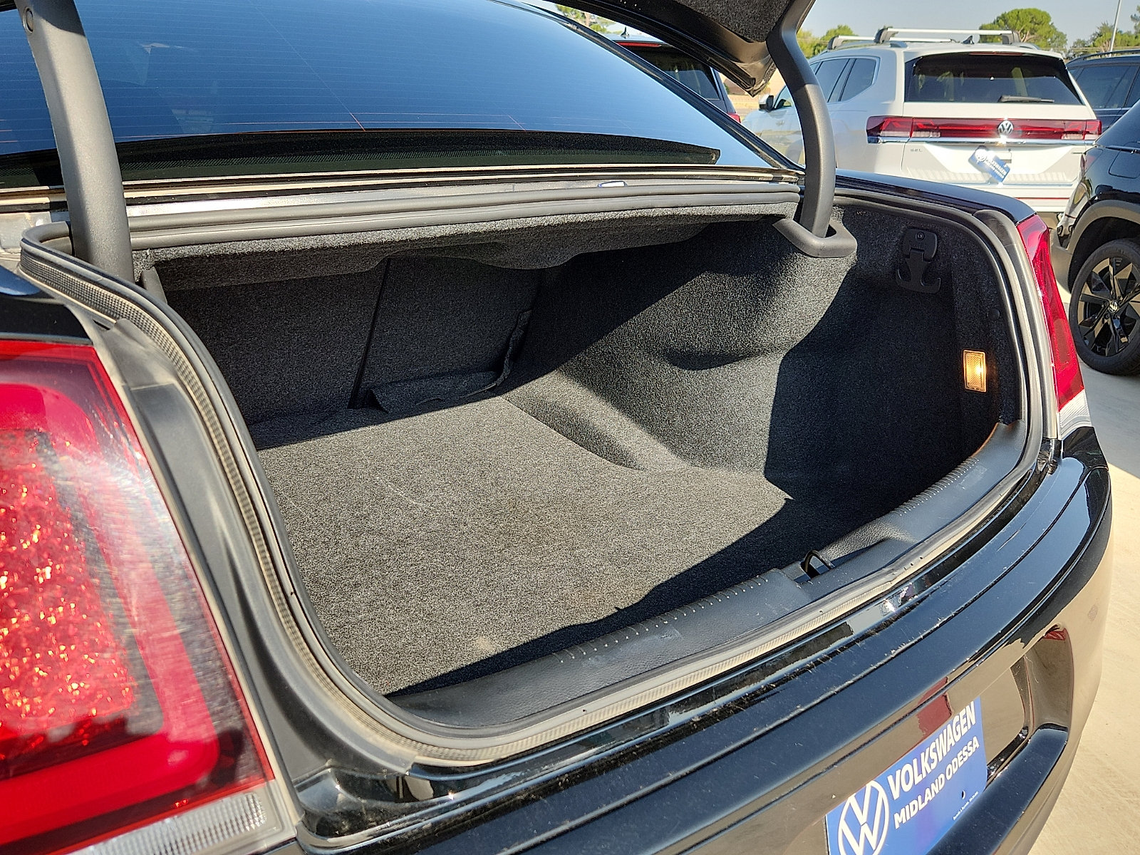 Used 2022 Chrysler 300 Touring w/ Sport Appearance Package RWD image 9