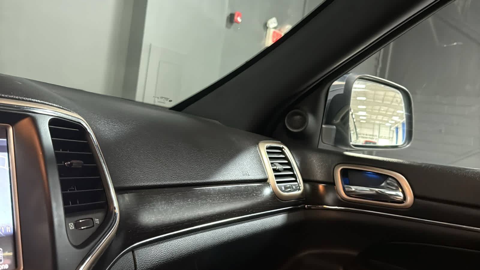 Used 2014 Jeep Grand Cherokee Limited w/ Luxury Group II AWD/4WD image 18