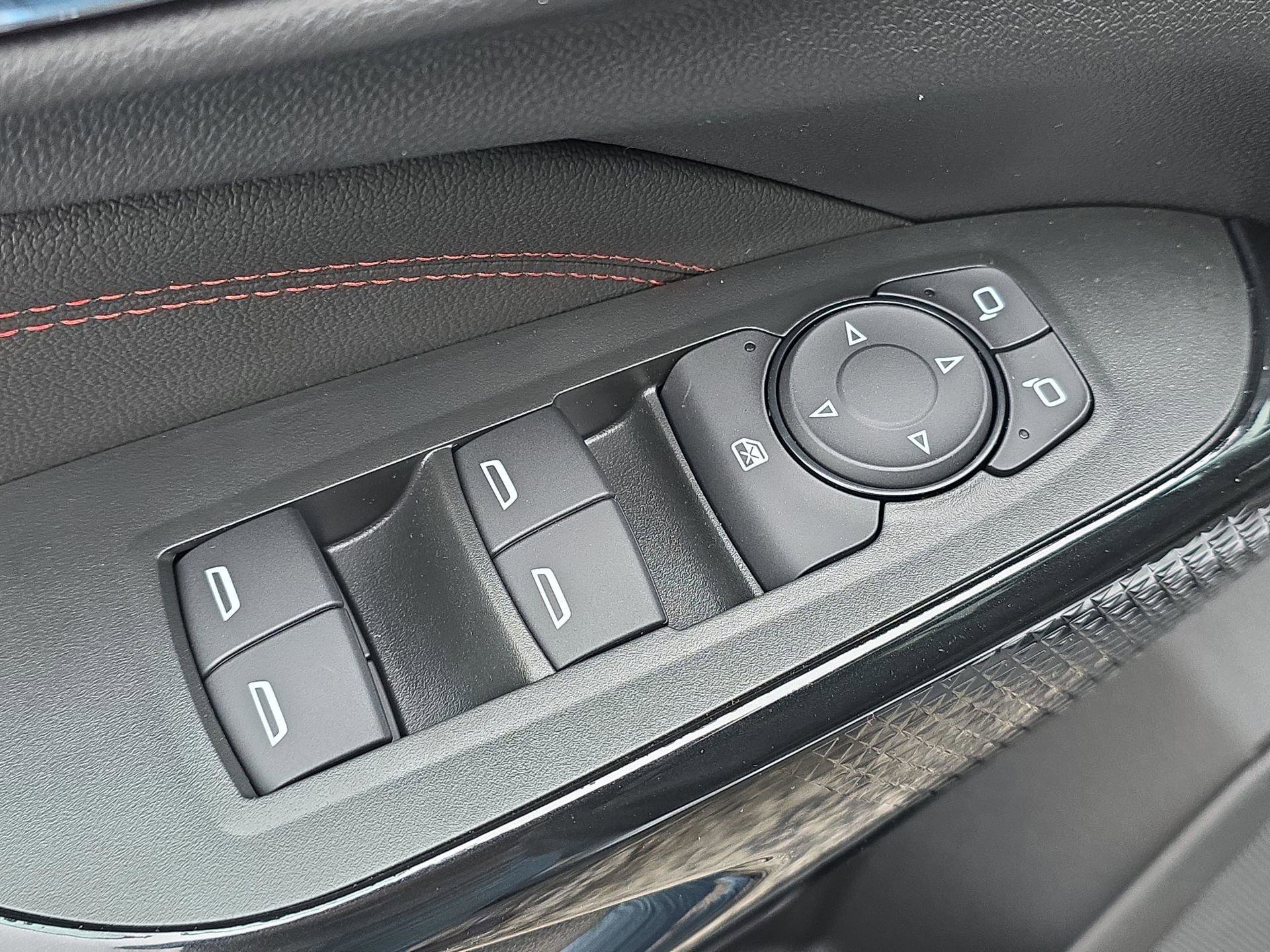 New 2026 Chevrolet Trax RS w/ Sunroof Package image 24