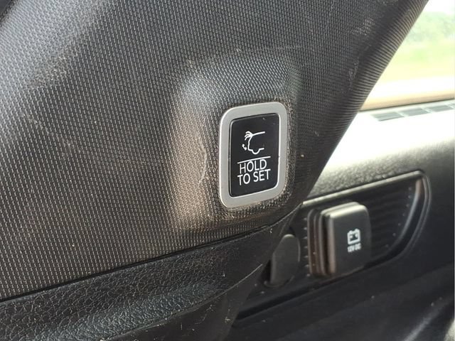 Used 2023 Jeep Grand Cherokee Limited AWD/4WD image 27