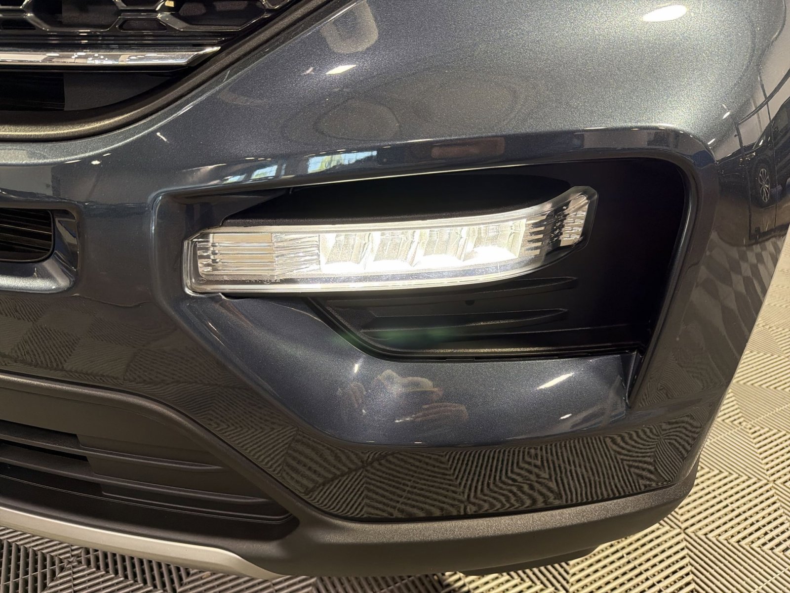 Used 2022 Ford Explorer XLT w/ Equipment Group 202A image 22