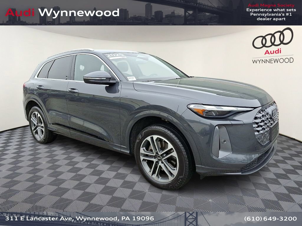 Used 2025 Audi Q5 Premium w/ Convenience Package image 1