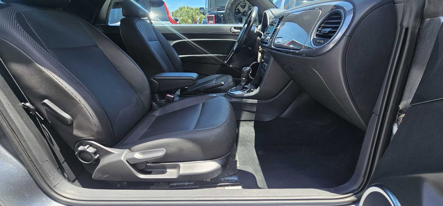 Used 2014 Volkswagen Beetle 1.8T FWD image 21