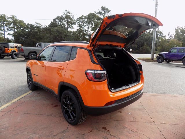 New 2026 Jeep Compass Latitude w/ Sun and Sound Group image 7