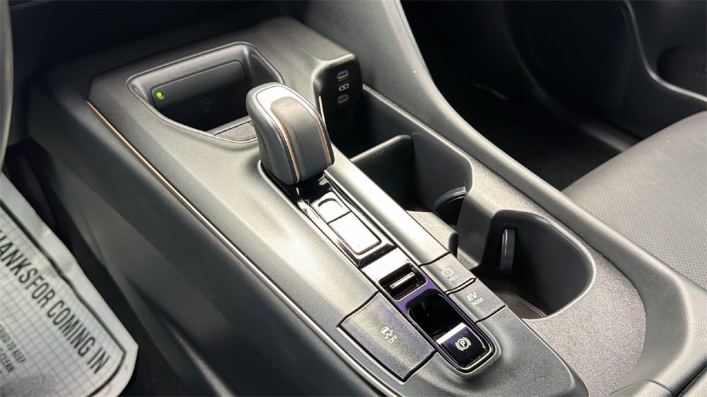 Used 2023 Toyota Crown Limited image 33