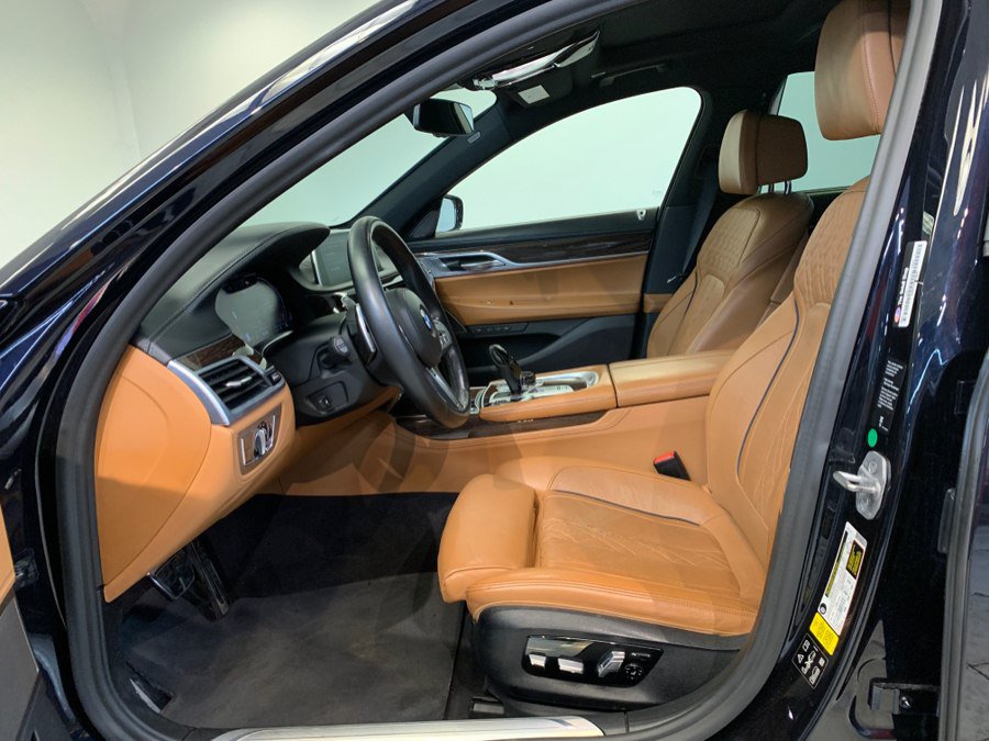 Used 2021 BMW 750i xDrive w/ Executive Package AWD/4WD image 2