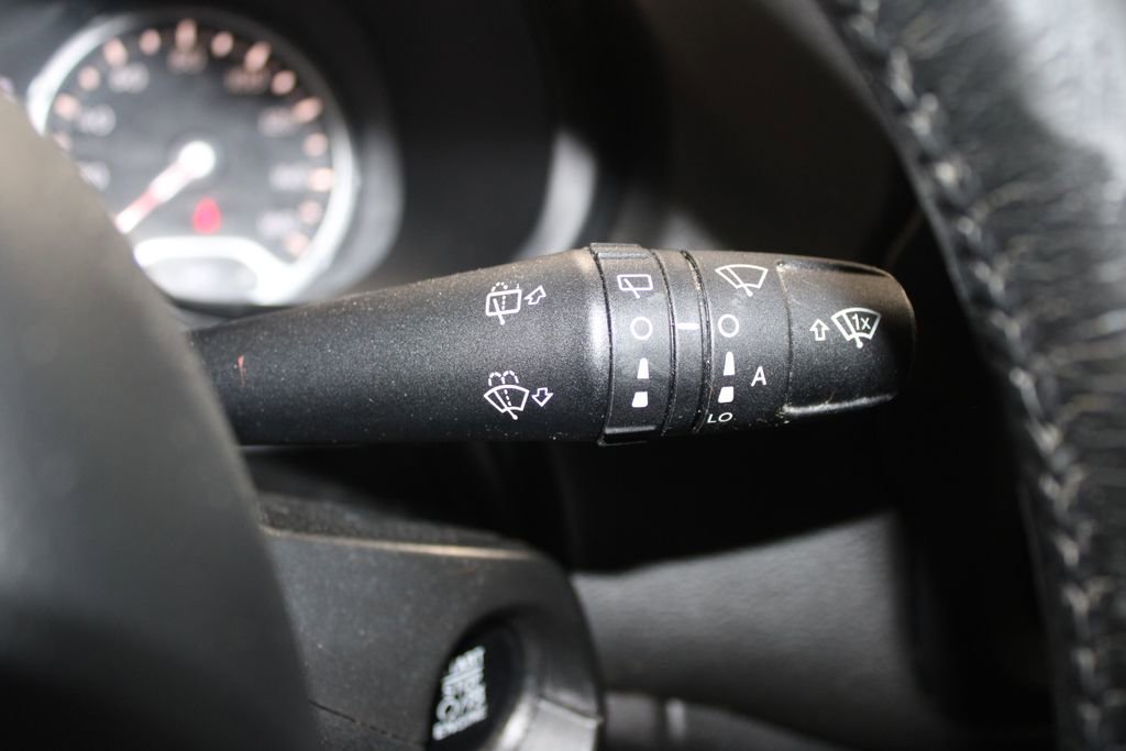 Used 2017 Jeep Renegade Latitude w/ Cold Weather Group image 32