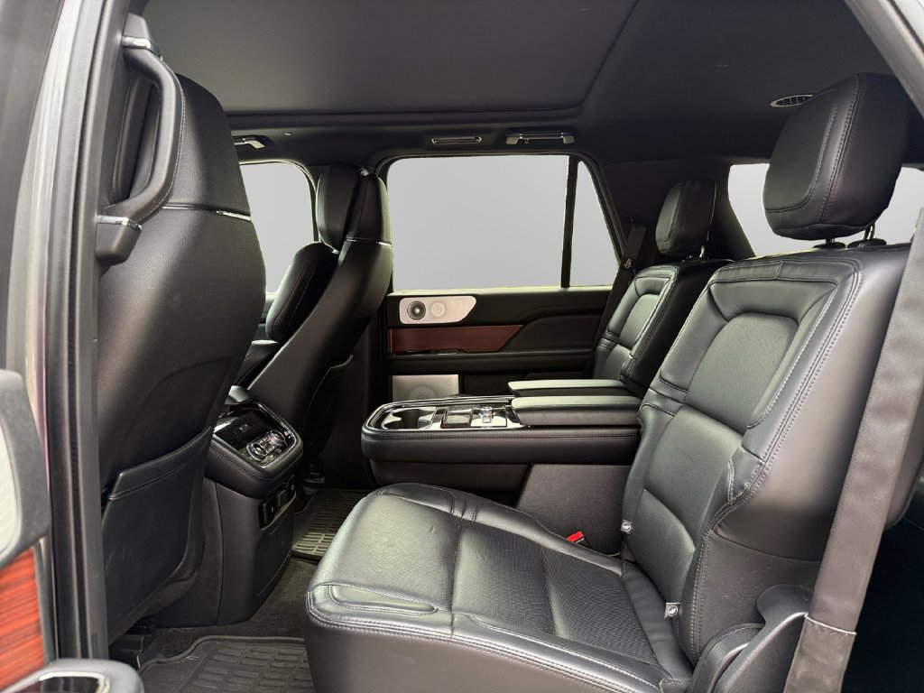 Used 2021 Lincoln Navigator Reserve w/ Luxury Package AWD/4WD image 11