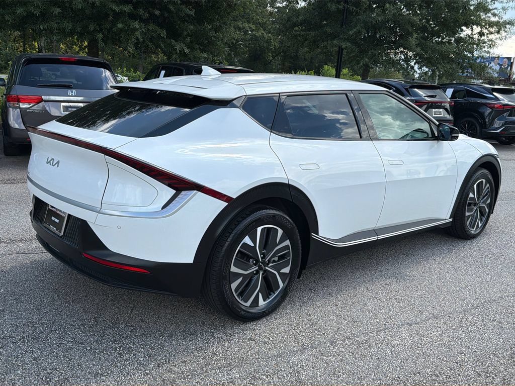 Used 2022 Kia EV6 Light RWD image 7