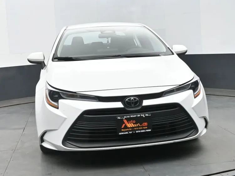 Used 2025 Toyota Corolla LE image 3
