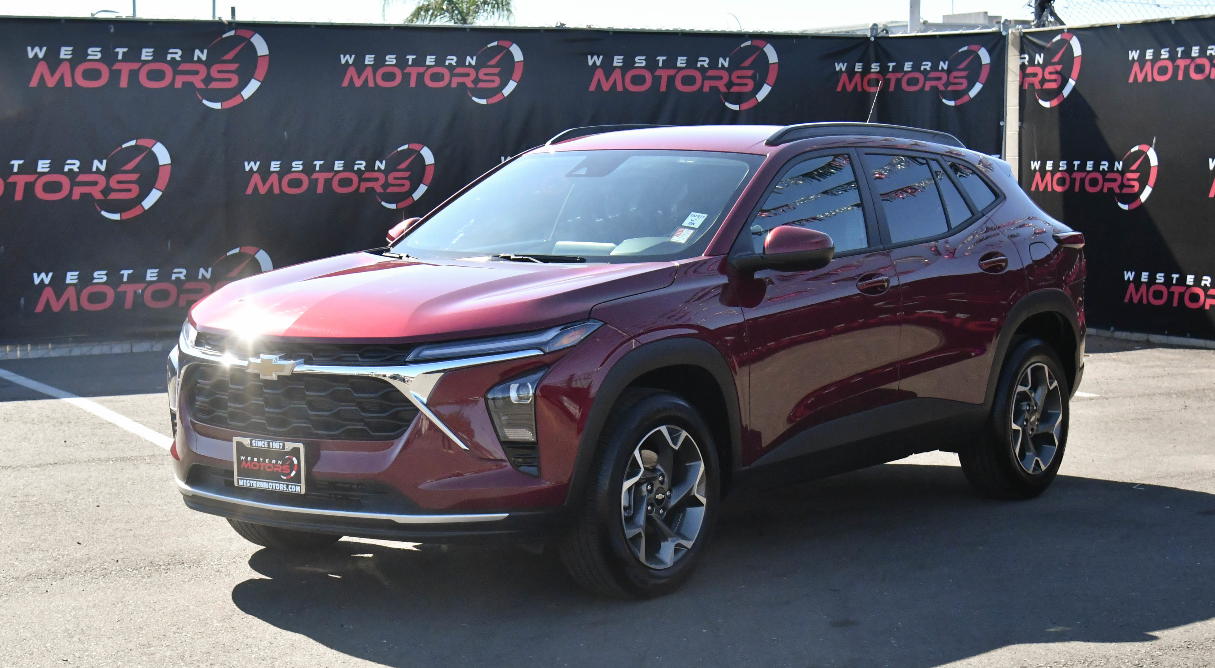 Used 2025 Chevrolet Trax LT w/ LT Convenience Package image 3