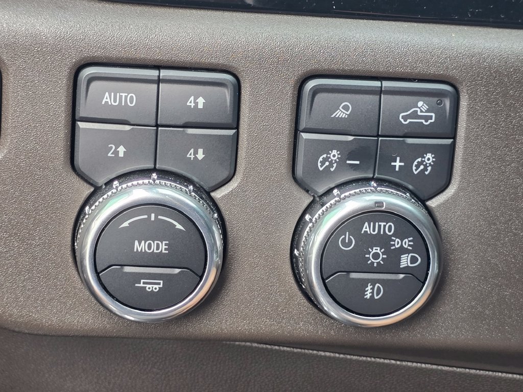 Used 2024 GMC Sierra 1500 SLT w/ SLT Premium Plus Package AWD/4WD image 7
