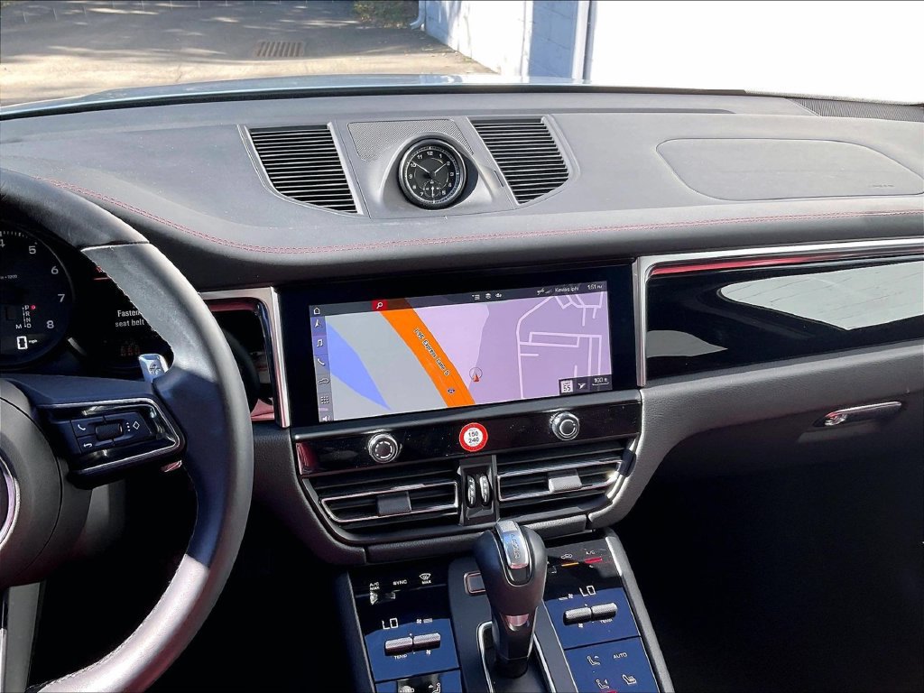 Certified 2023 Porsche Macan AWD/4WD image 10