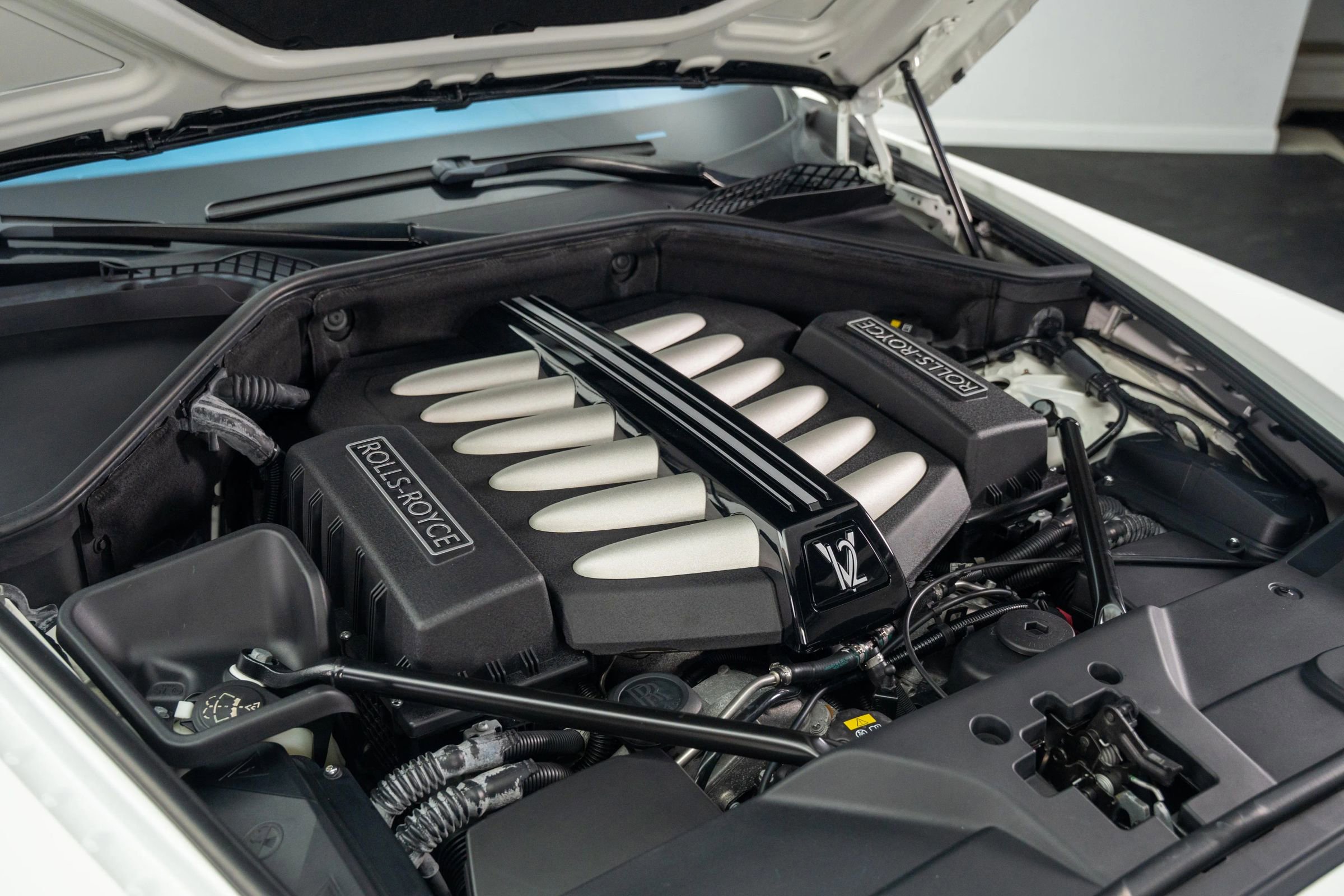 Used 2017 Rolls-Royce Dawn image 22