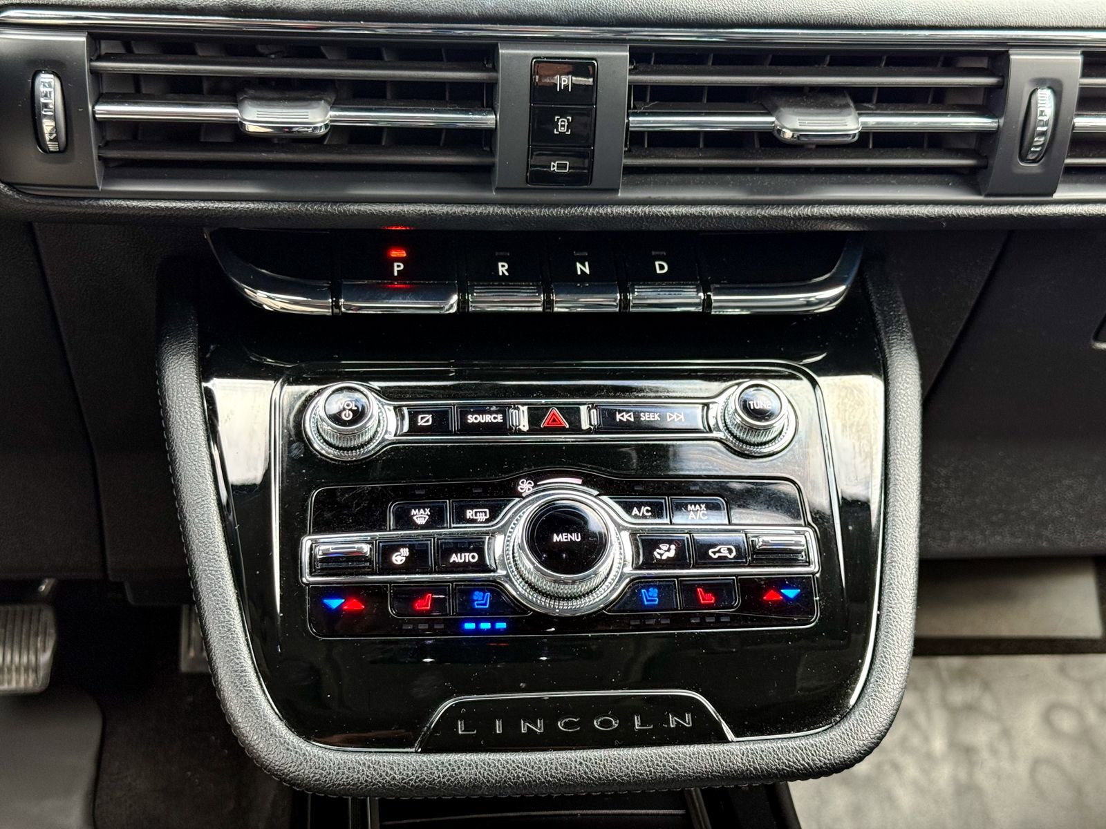 Used 2022 Lincoln Corsair AWD w/ Premium Package image 27