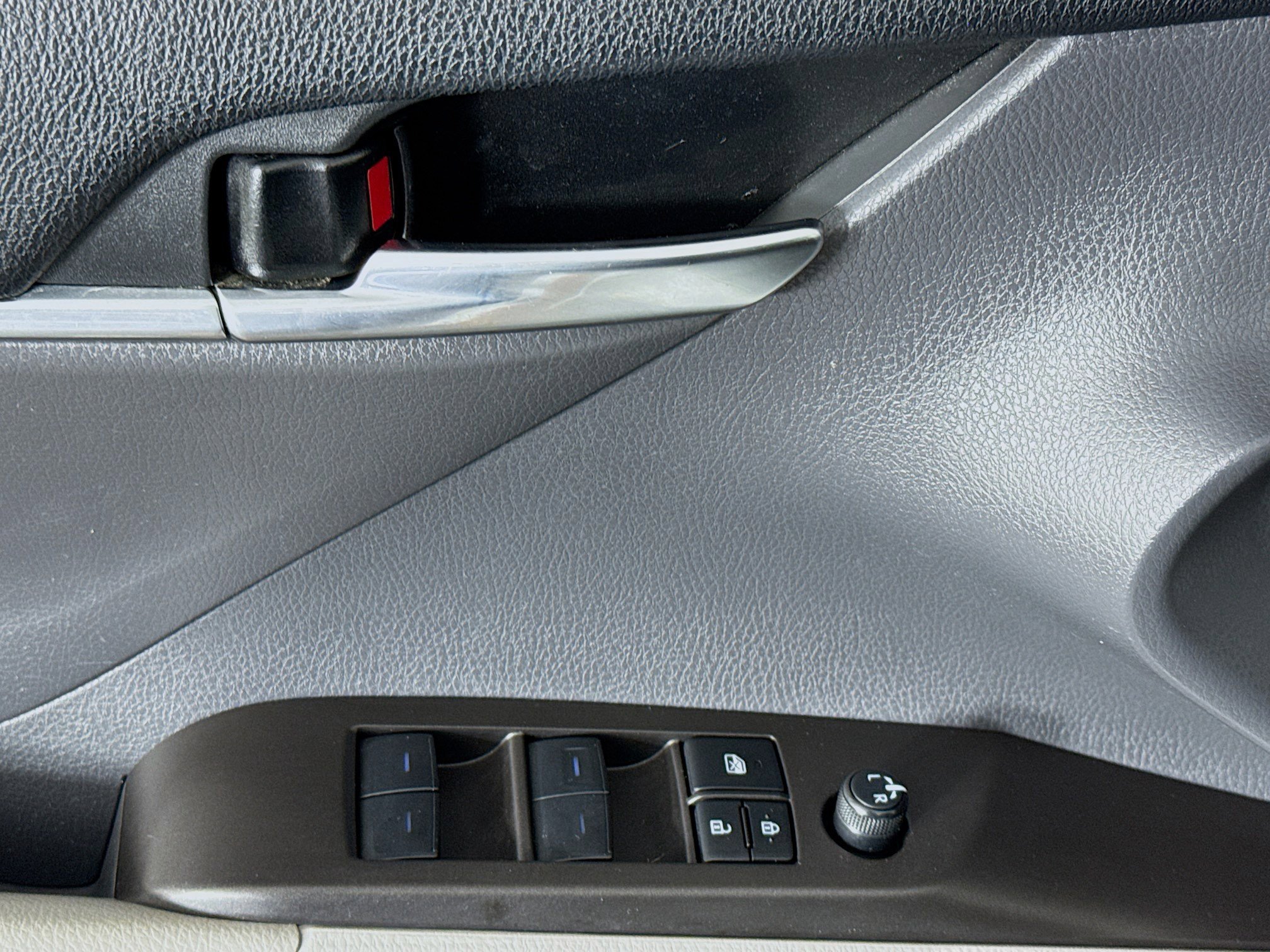Used 2022 Toyota Camry LE FWD image 22