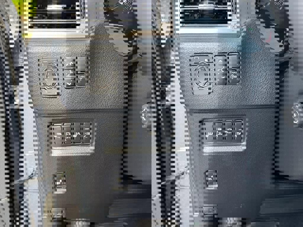 Used 2023 Lexus GX 460 Premium w/ Accessory Package AWD/4WD image 22