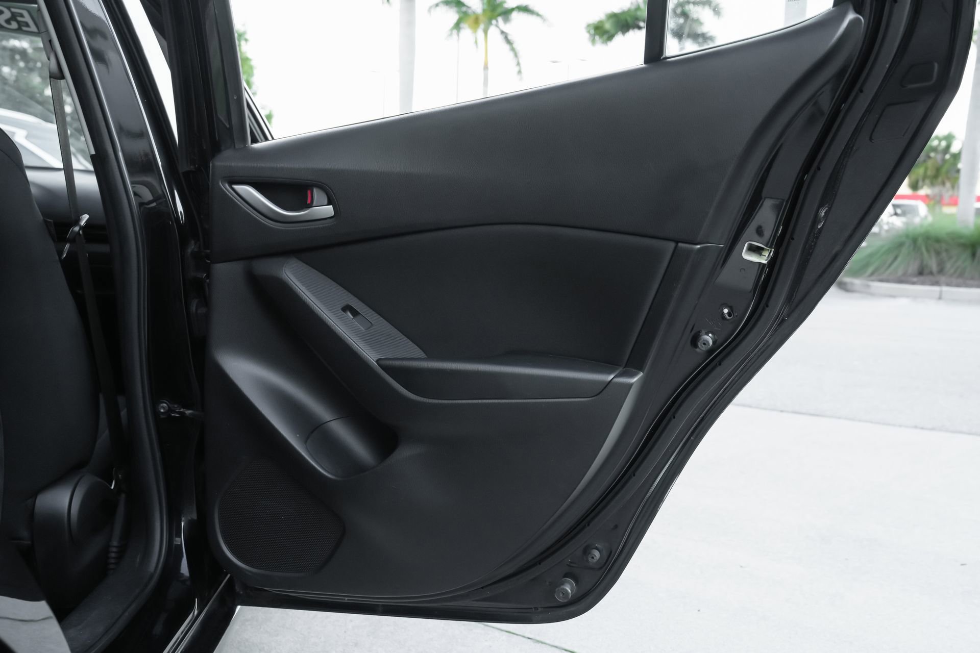 Used 2014 MAZDA MAZDA3 i Sport image 32