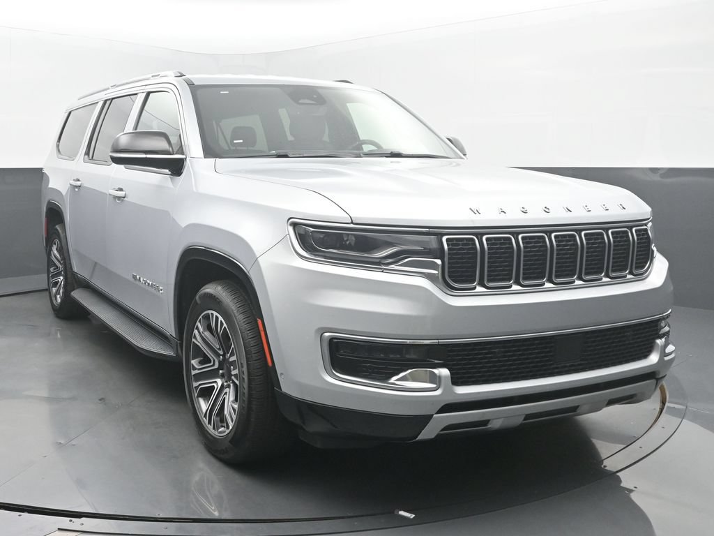 Used 2024 Jeep Wagoneer L Series II w/ Flexible Seating Group AWD/4WD image 9