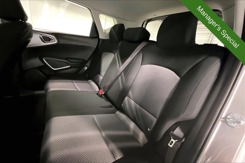 Used 2025 Kia Soul LX w/ LX Technology Package FWD image 31