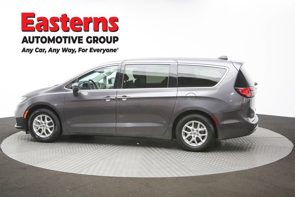 Used 2023 Chrysler Pacifica Touring-L image 60