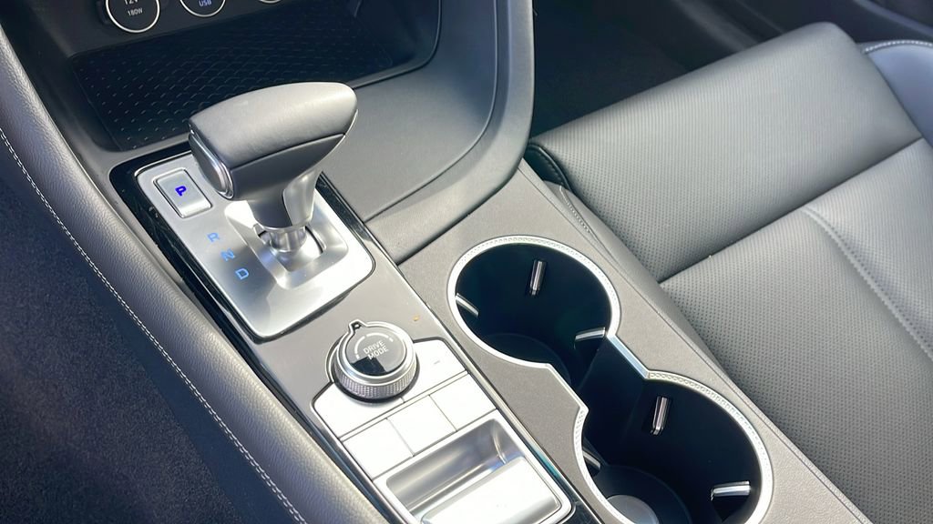 Used 2025 Genesis G70 2.5T image 22