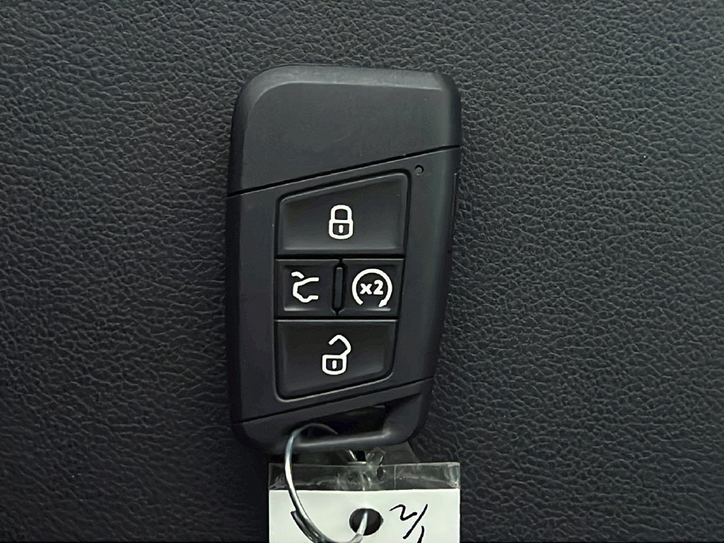 Used 2025 Volkswagen Jetta SEL FWD image 34