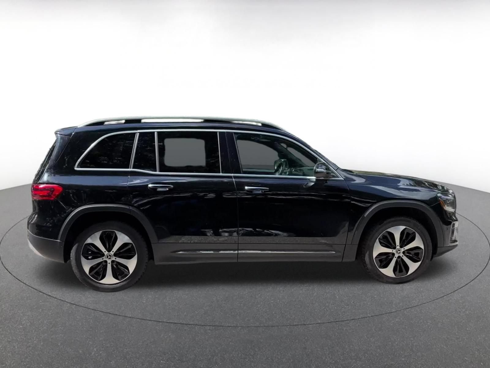 Used 2025 Mercedes-Benz GLB 250 4MATIC image 16