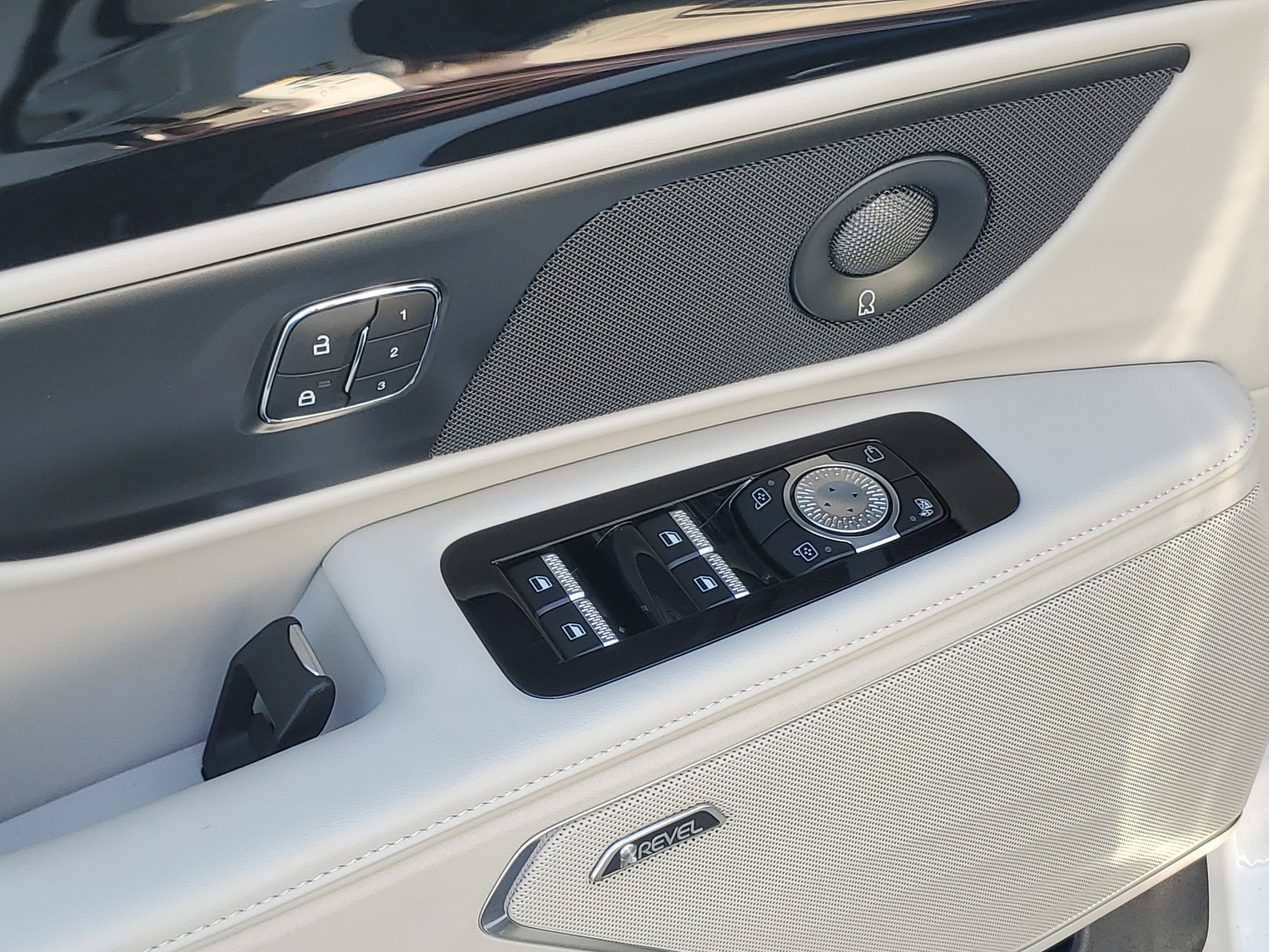 New 2026 Lincoln Nautilus Premier w/ Equipment Group 102A AWD/4WD image 9