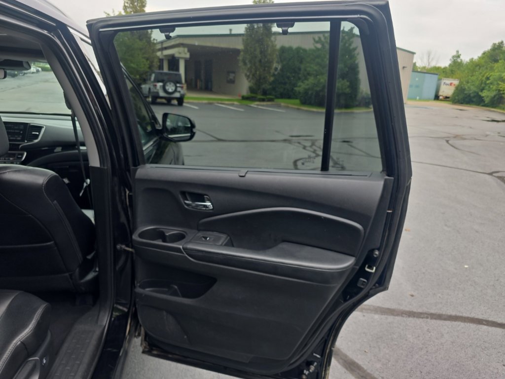 Used 2019 Honda Pilot Touring image 37