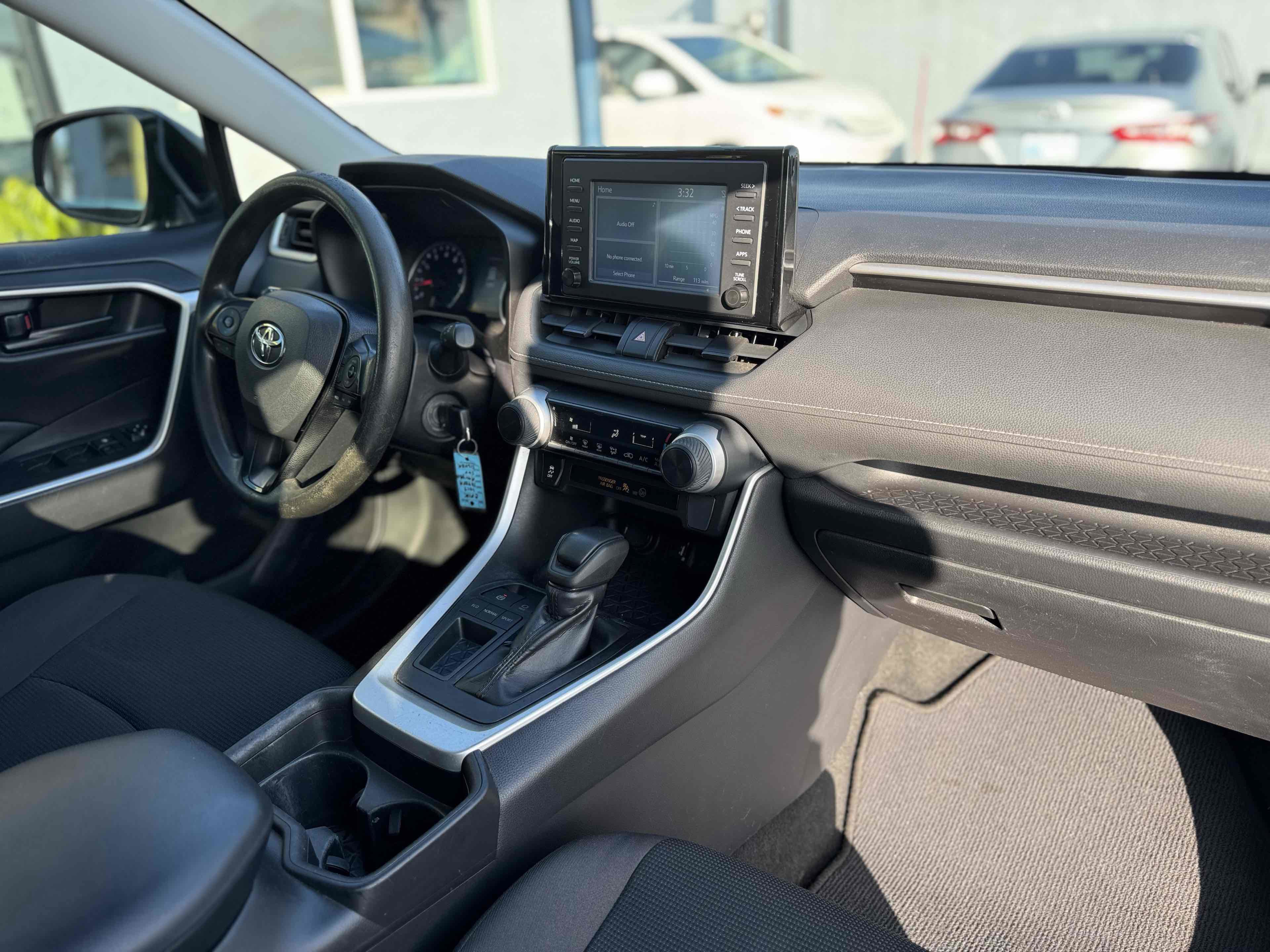 Used 2019 Toyota RAV4 LE w/ Carpet Mat Package image 20