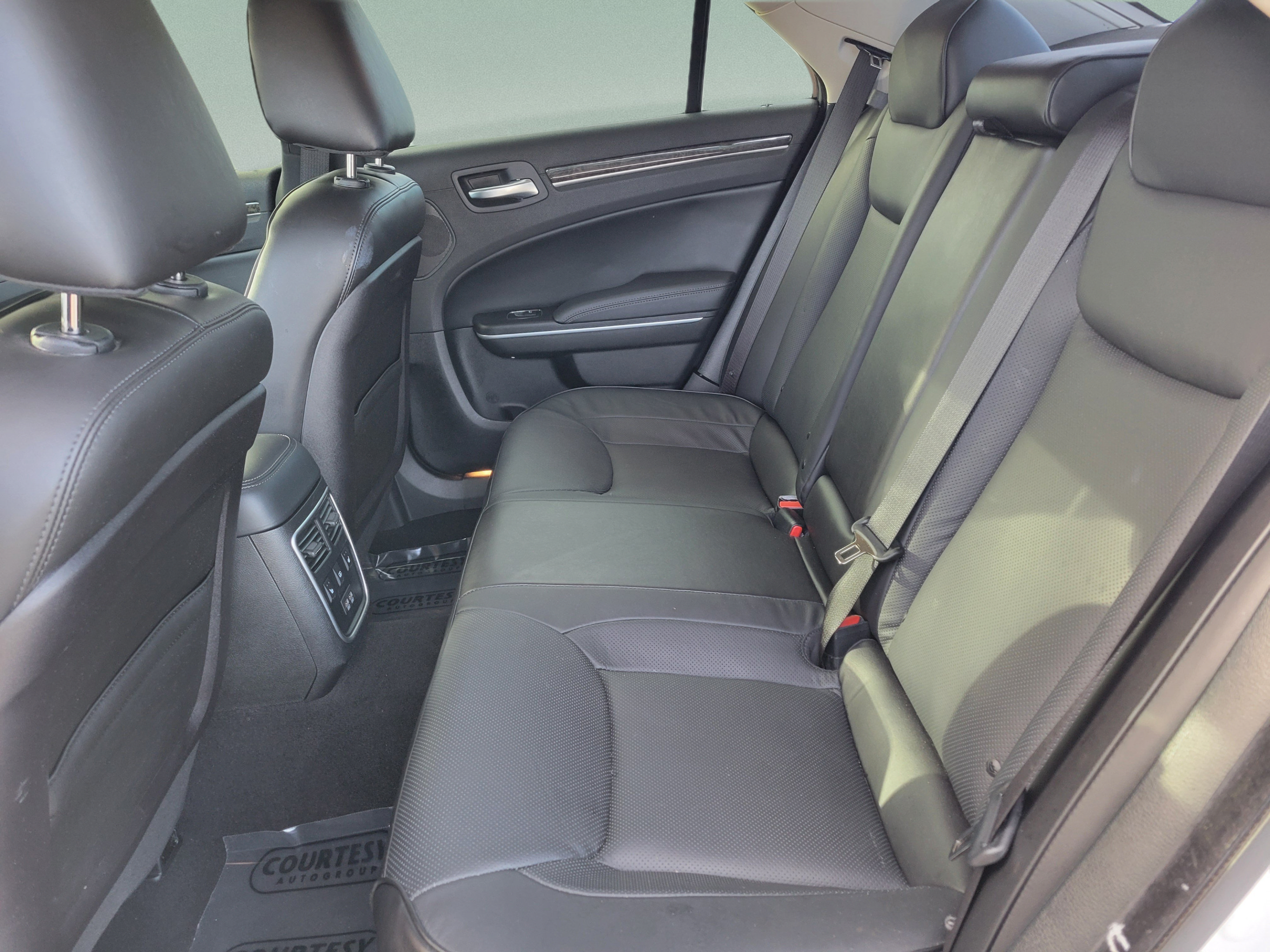 Used 2023 Chrysler 300 Touring L w/ Popular Equipment Group RWD image 9