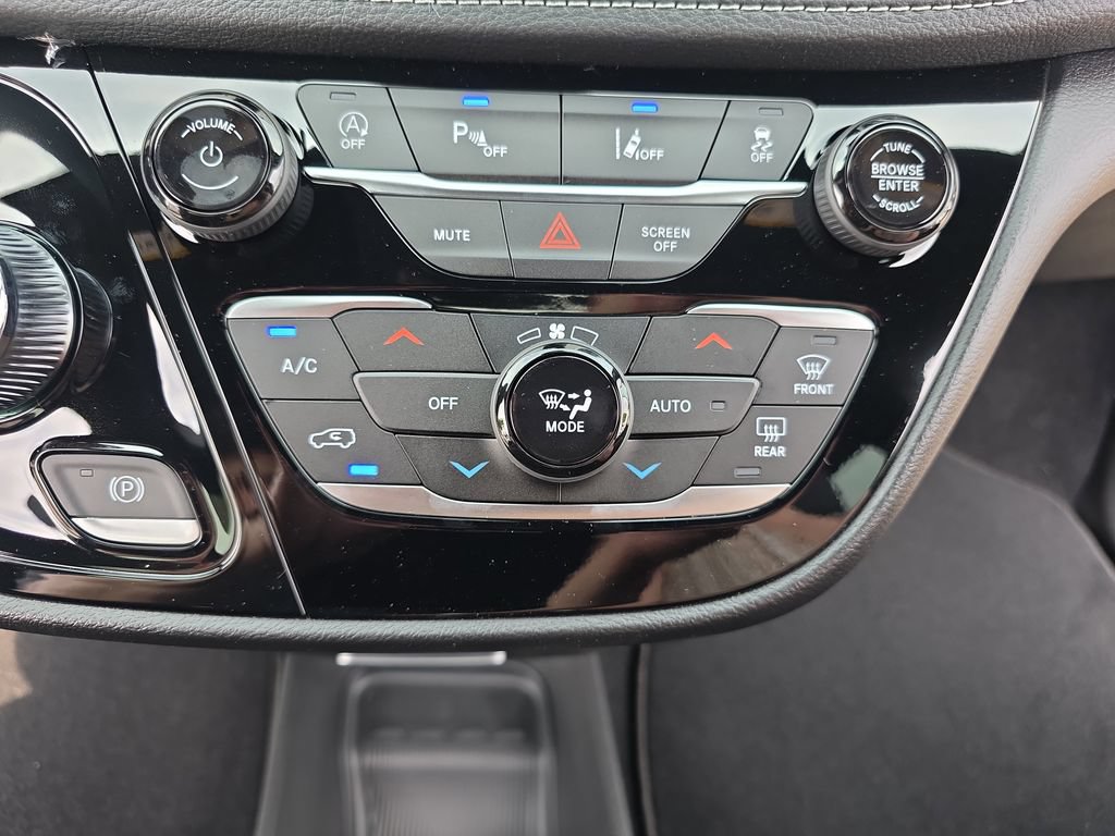 New 2027 Chrysler Pacifica Select AWD/4WD image 23