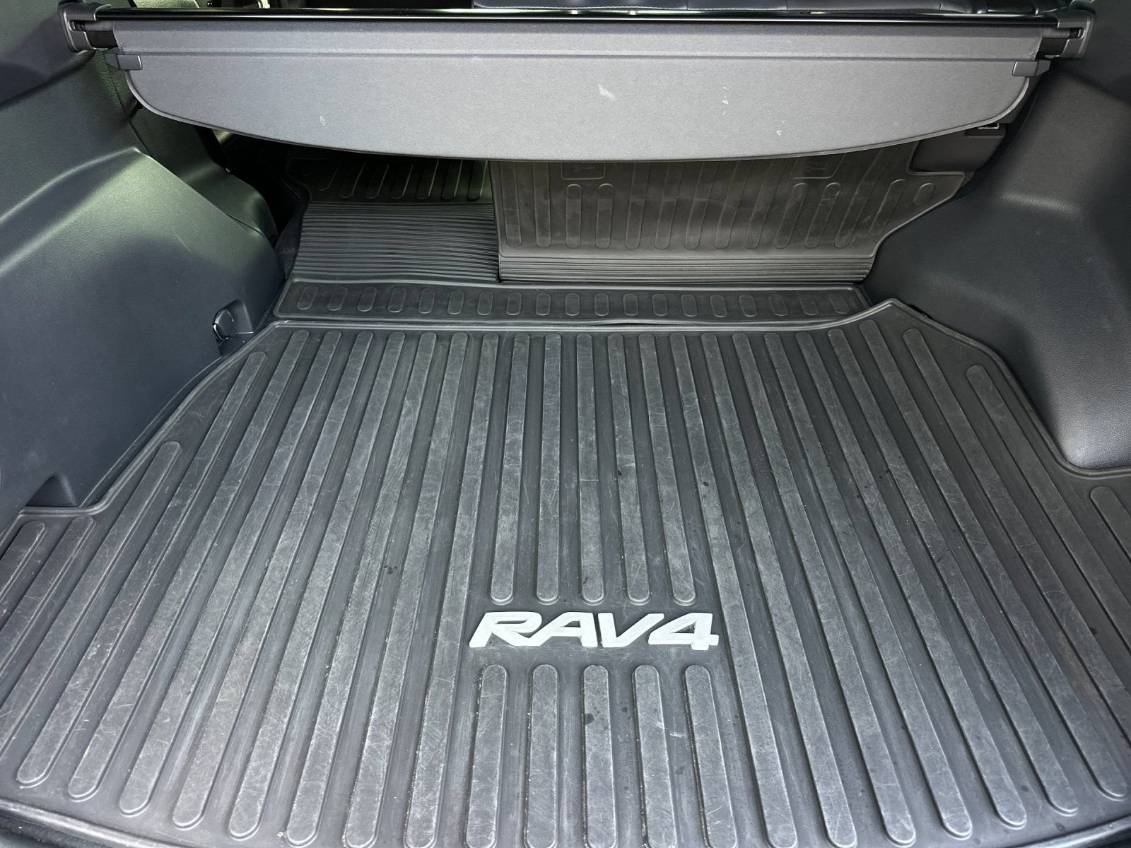 Used 2025 Toyota RAV4 XSE w/ Advanced Technology Package AWD/4WD image 14