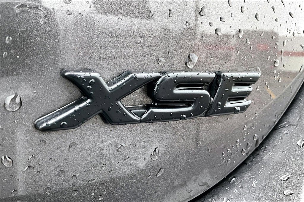 Used 2019 Toyota Camry XSE image 6