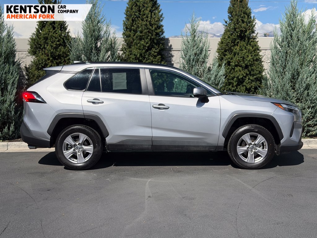Used 2025 Toyota RAV4 XLE AWD/4WD image 9