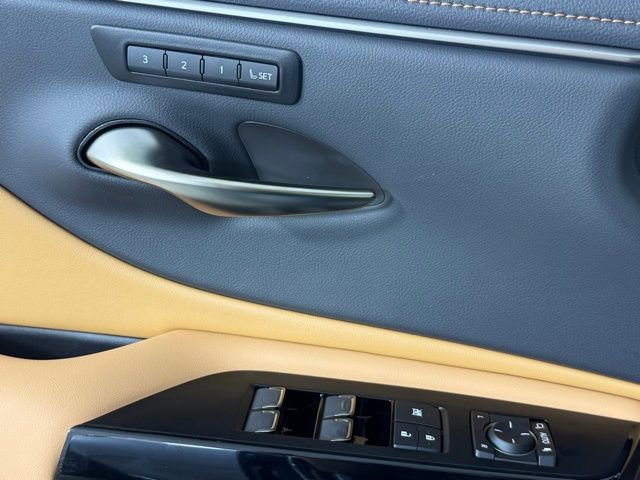 New 2025 Lexus ES 350 w/ Premium Package image 16