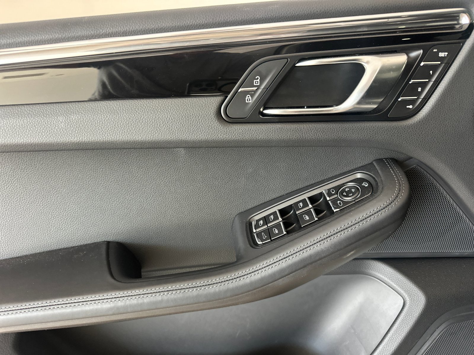 Used 2026 Porsche Macan Turbo AWD/4WD image 12