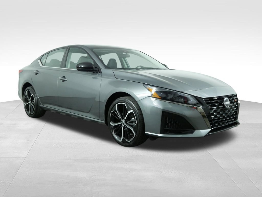 Used 2025 Nissan Altima 2.5 SR AWD/4WD image 2