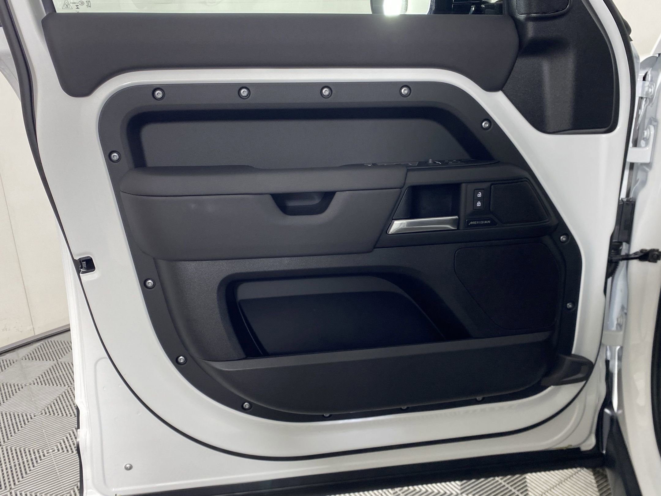 Used 2025 Land Rover Defender 110 S image 17