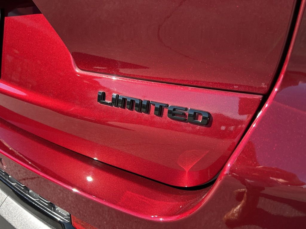 Used 2025 Jeep Grand Cherokee L Limited w/ Black Appearance Package image 39