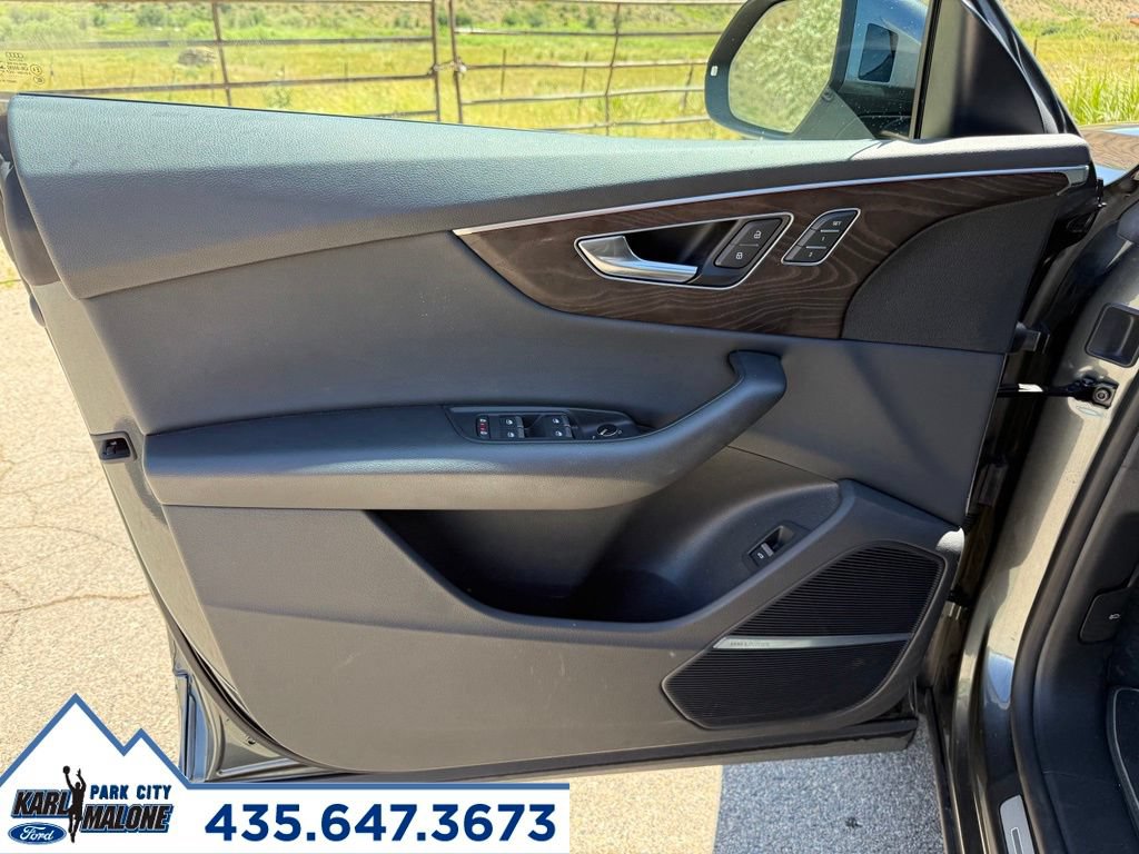 Used 2021 Audi Q8 Prestige w/ Prestige Package AWD/4WD image 12