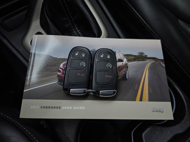 Used 2017 Jeep Cherokee High Altitude FWD image 39