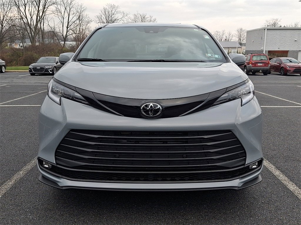 New 2026 Toyota Sienna XLE Woodland Edition image 2