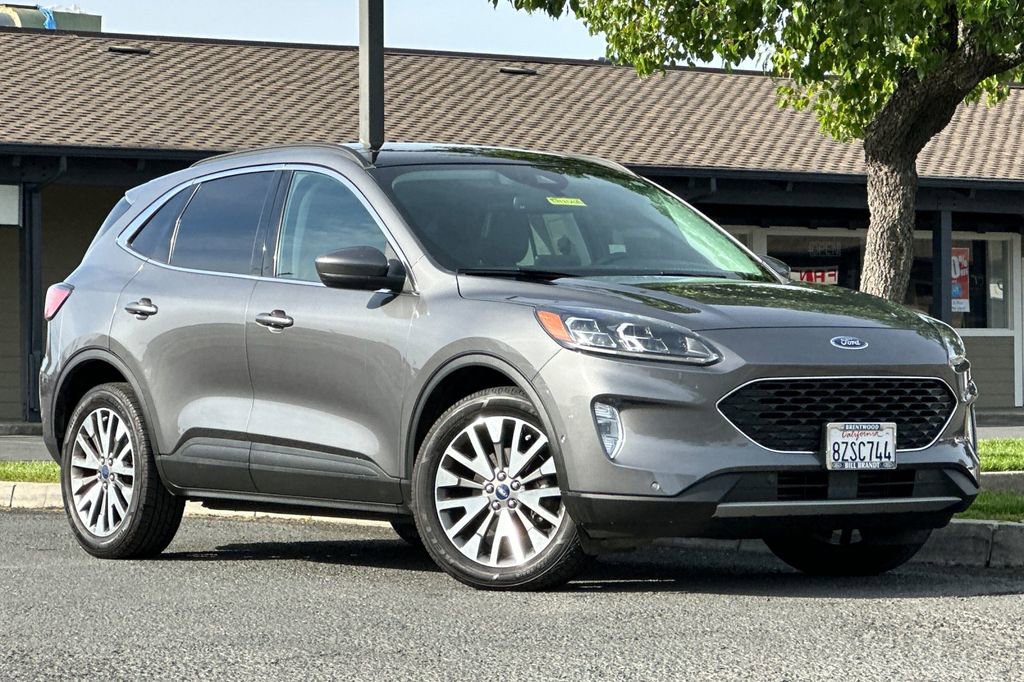 Used 2021 Ford Escape Titanium image 2