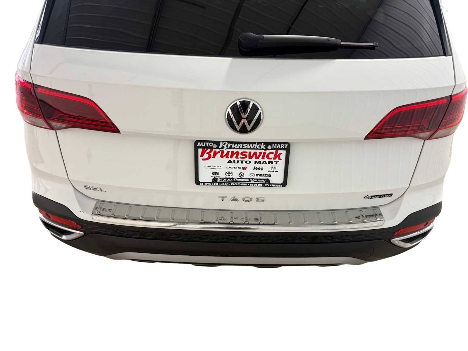 Used 2023 Volkswagen Taos SEL AWD/4WD image 16