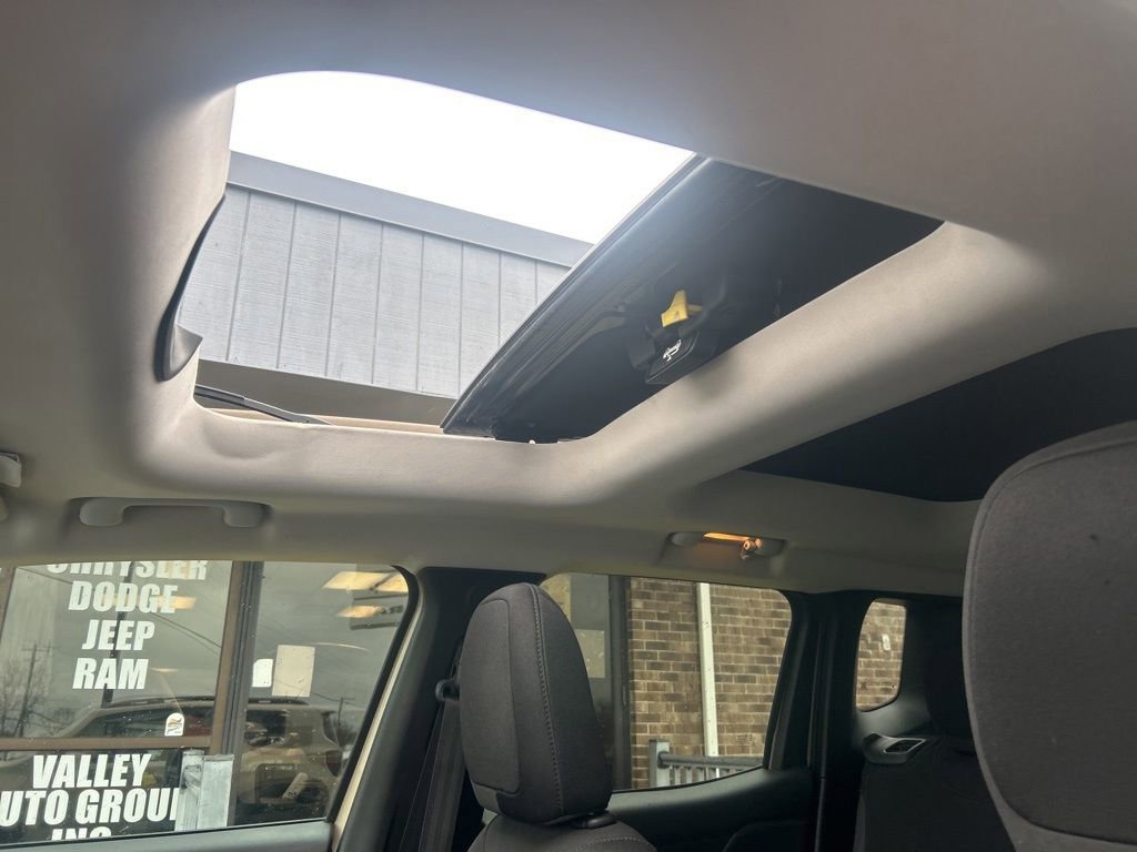 Used 2016 Jeep Renegade 75th Anniversary AWD/4WD image 35